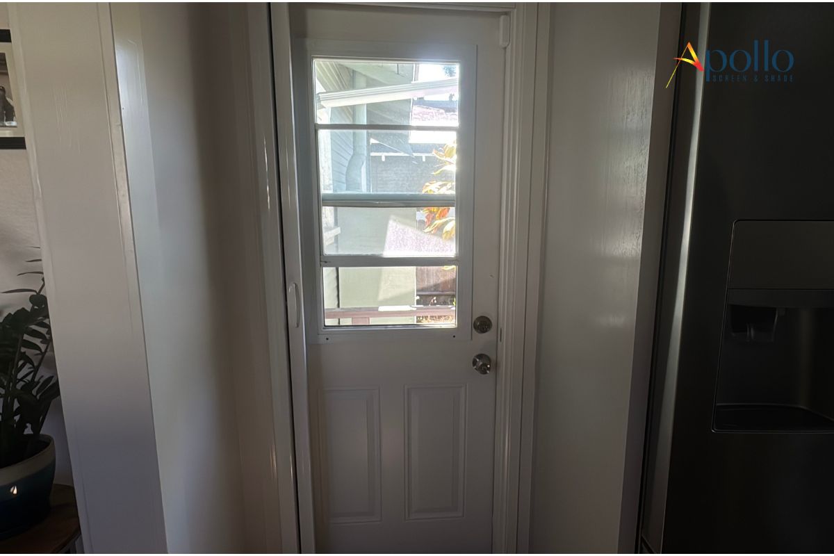 Apollo's Retractable Screen Completely Retract When Not In Use.